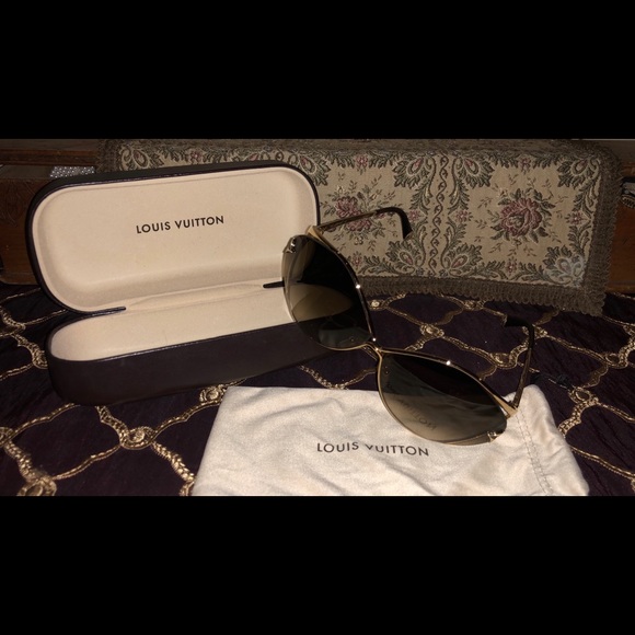 Louis Vuitton Accessories - Louis Vuitton sunglasses